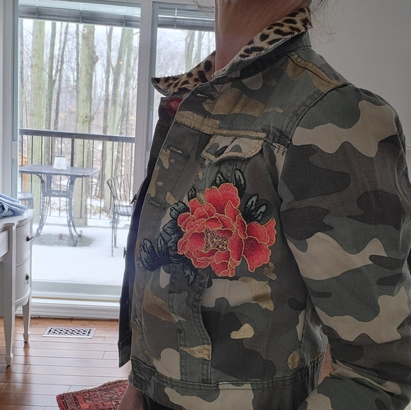 Camouflage, Hand-sewn lace metallic paint, leopard print cropped jean jacket. - Picture 8 of 9